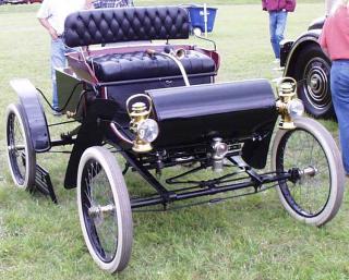 1902 curved-dash Oldsmobile